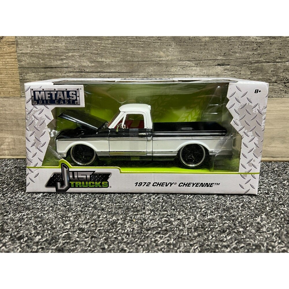 Jada Just Trucks 1972 Chevy Cheyenne 1:24 Scale Metals Die Cast Pickup NIB